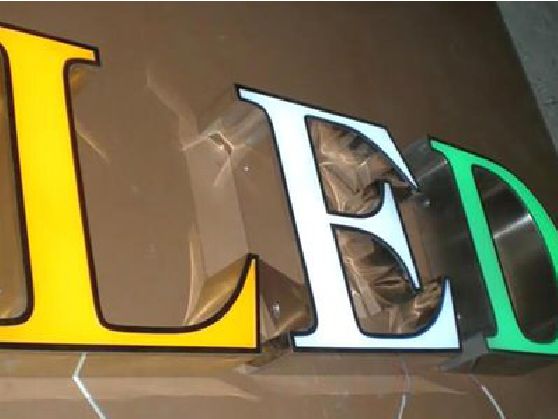 德保介绍LED招牌的基础知识。